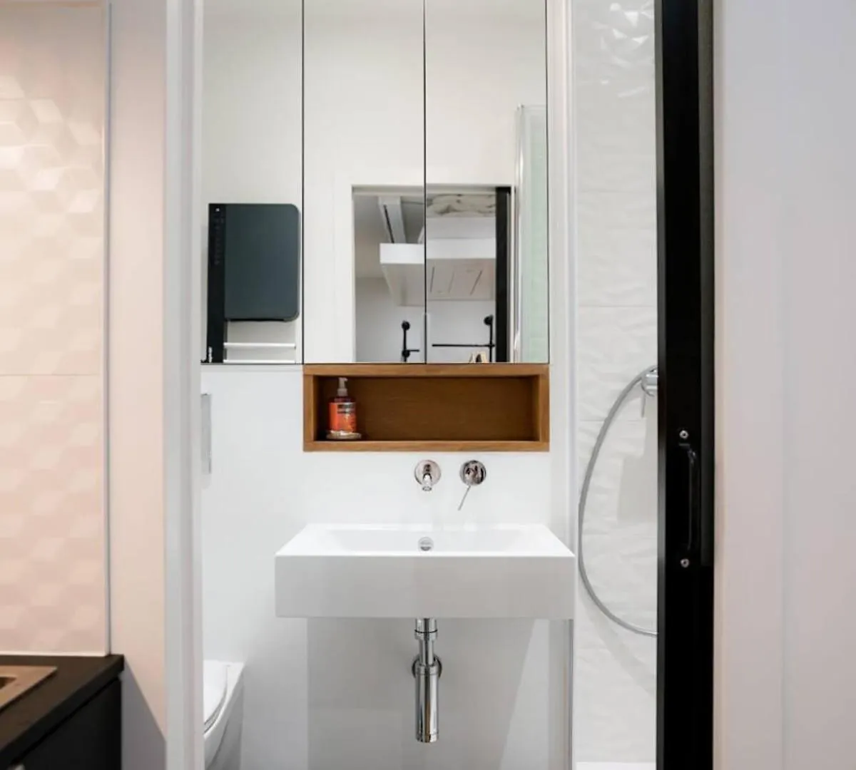 Petit Studio Tres Charmant Paris